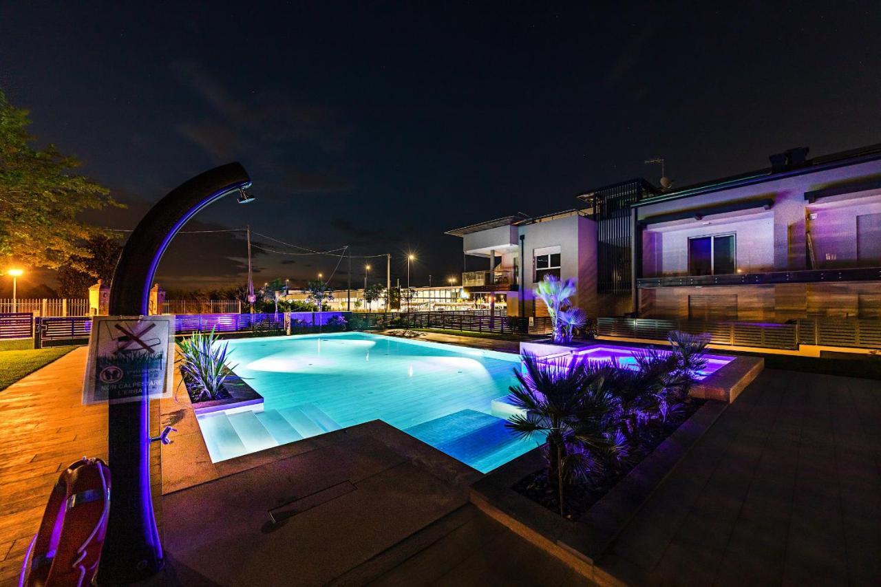 Una Terrazza Sul Lago A2 Con Piscina By Wonderful Italy Apartman Peschiera del Garda Kültér fotó