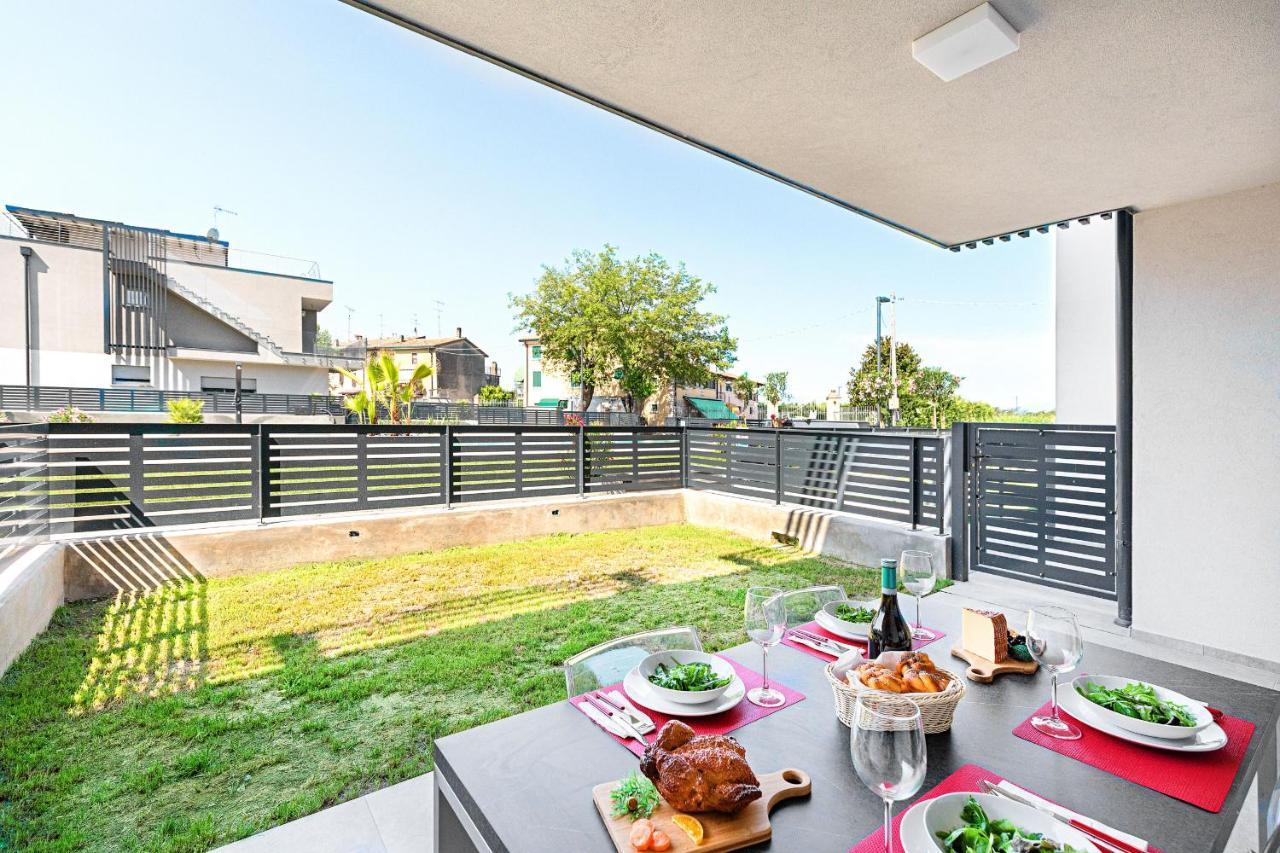 Una Terrazza Sul Lago A2 Con Piscina By Wonderful Italy Apartman Peschiera del Garda Kültér fotó